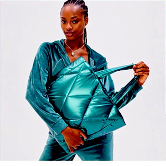 Victoria’s Secret Christmas 2022 Holiday Quilted Tote Teal Green Button Closure - Picture 1 of 5